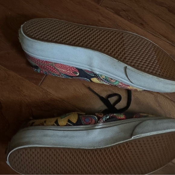 Vans - Picture 3 of 6